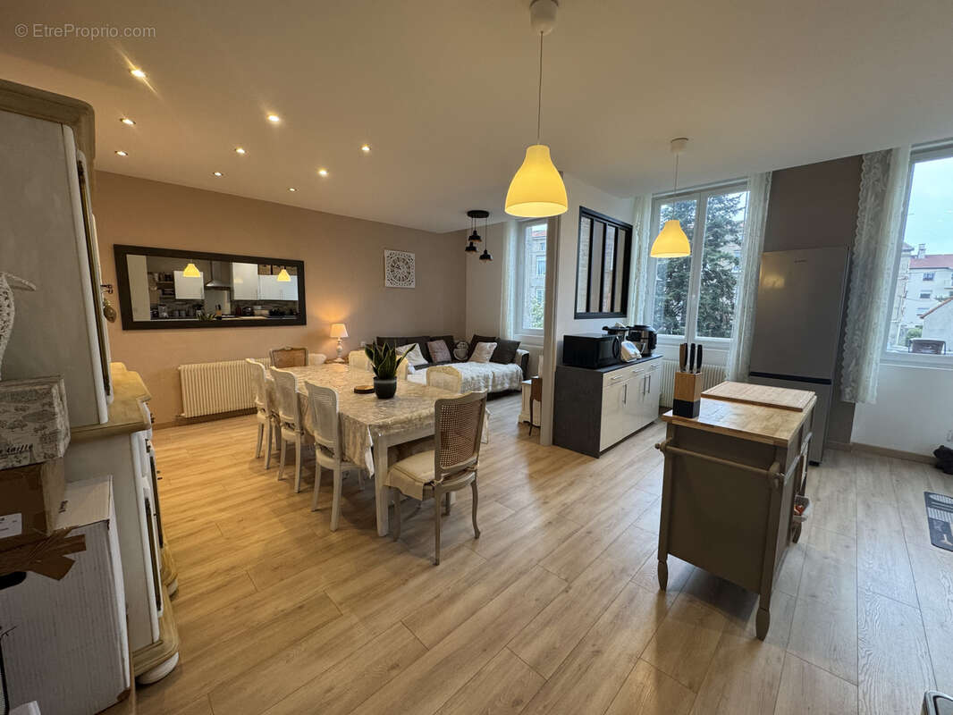 Appartement à SAINT-GENEST-LERPT