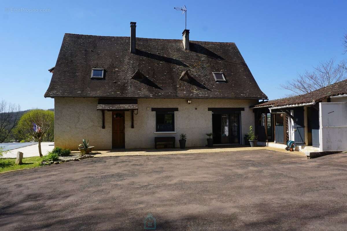 Maison à CORGNAC-SUR-L'ISLE