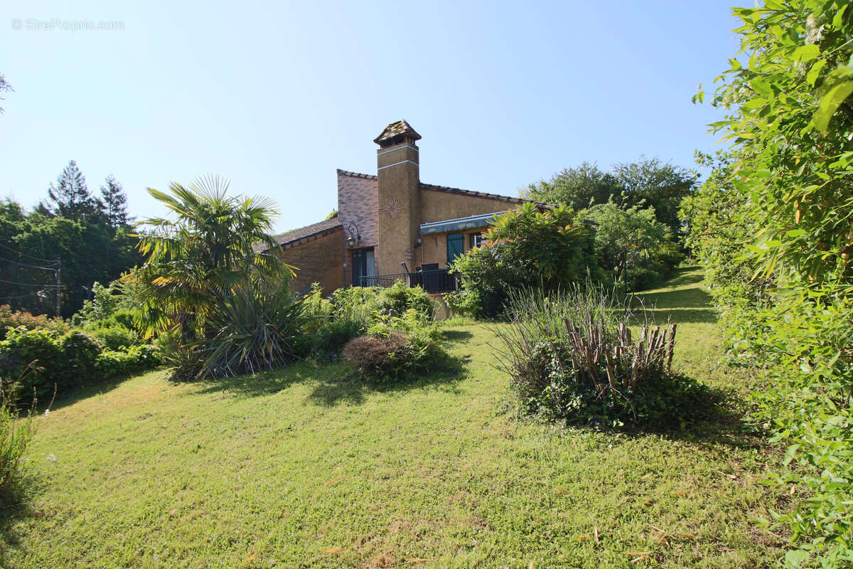 Maison à PUY-L&#039;EVEQUE