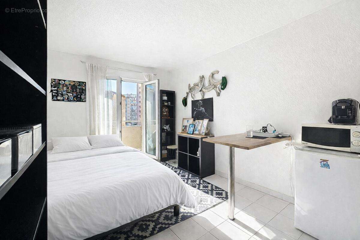 Appartement à MARSEILLE-5E