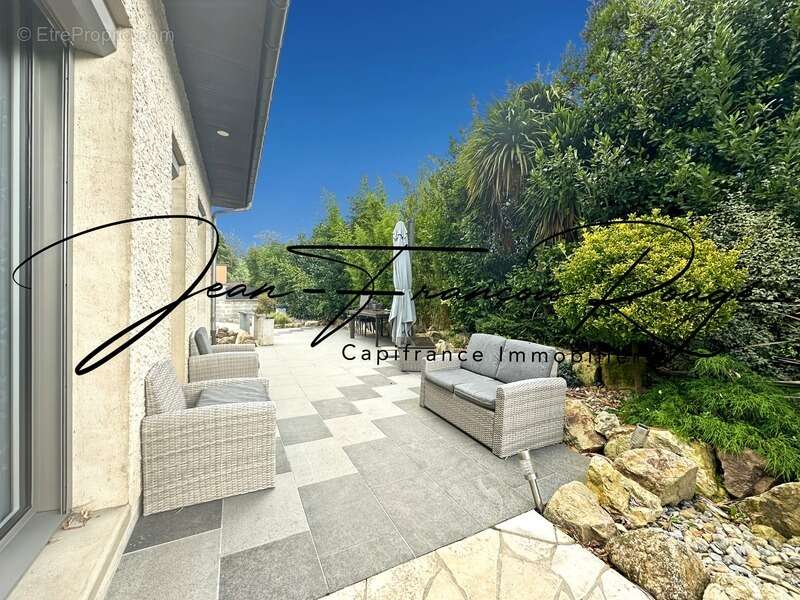 AGNEAUX, superbe maison de 210 m² avec vie de plain-pied, piscine et spa - photo 3