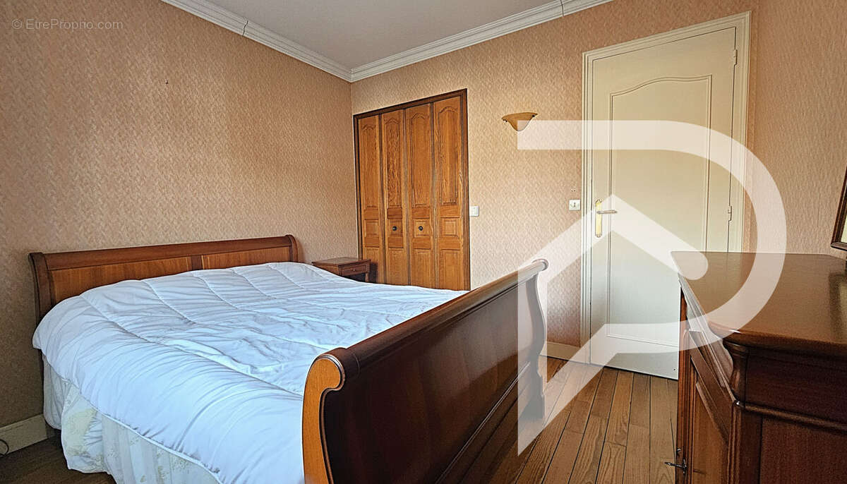 Maison à ESTREES-SAINT-DENIS