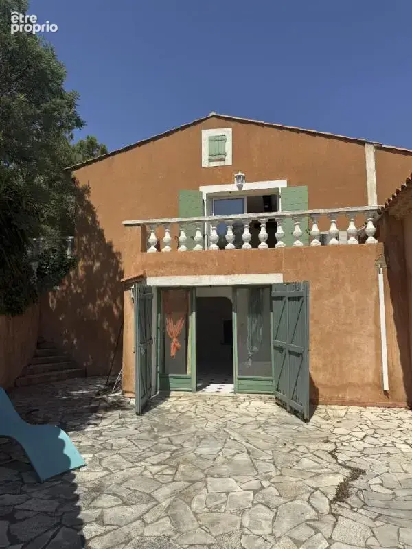 Appartement 85 m² à rénover - Quartier d'Anthéor - Belle terrasse avec cuisine d'été - 1 stationnement  - À 200 mètres de la pla - photo 4
