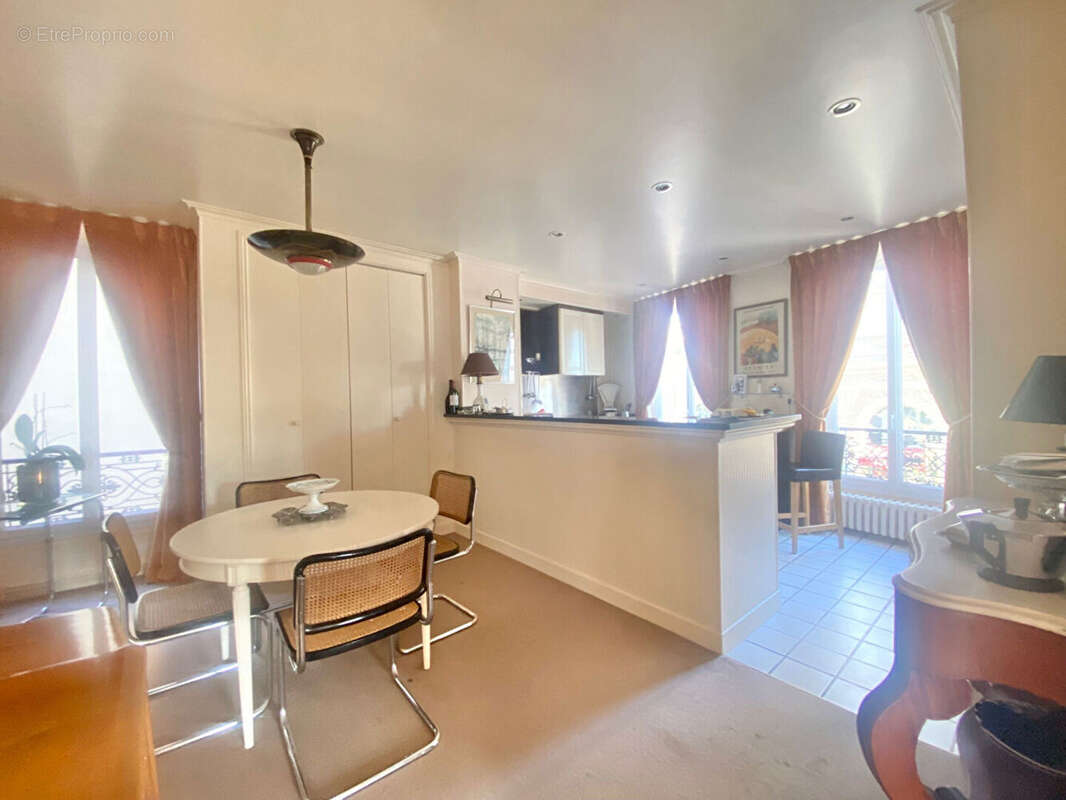 Appartement à PARIS-14E