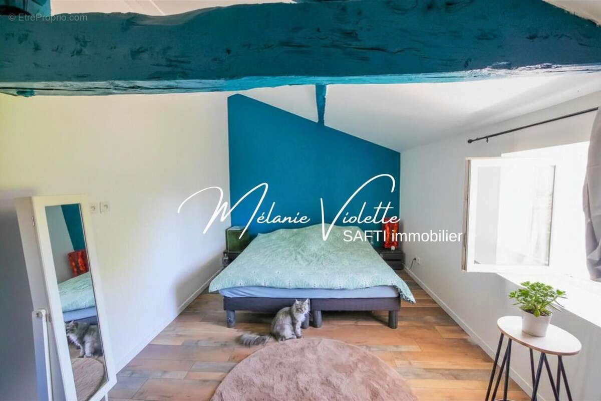 Maison 222 m² à Les Magnils-Reigniers  - photo 4