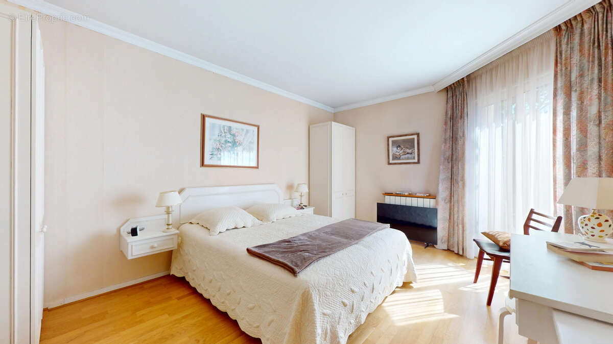 Maison à SAINTE-GENEVIEVE-DES-BOIS