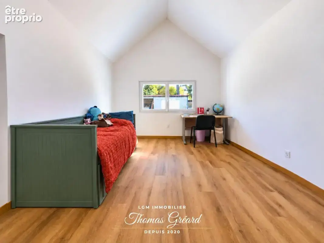  Longère rénovée – 161 m² habitables – 4 chambres – Terrain de 870 m² - Garage & carport - photo 6