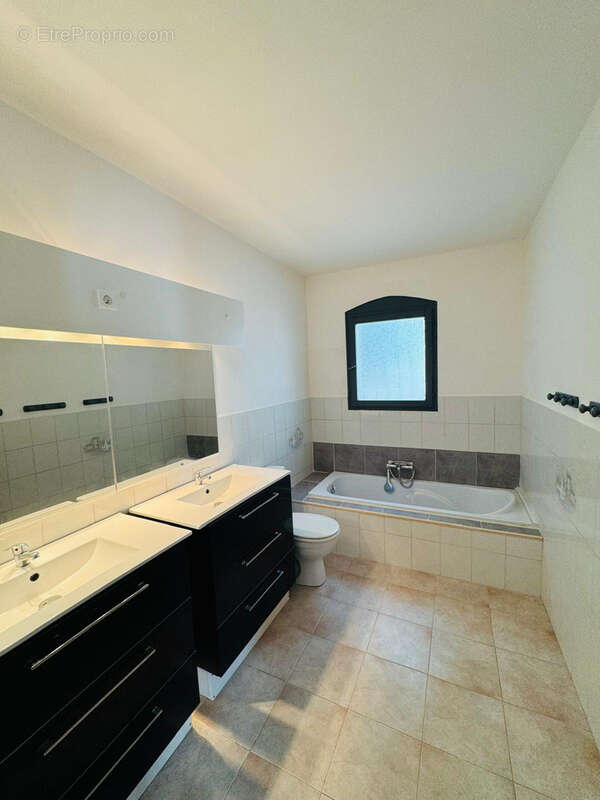 Maison à ROQUEBRUNE-SUR-ARGENS