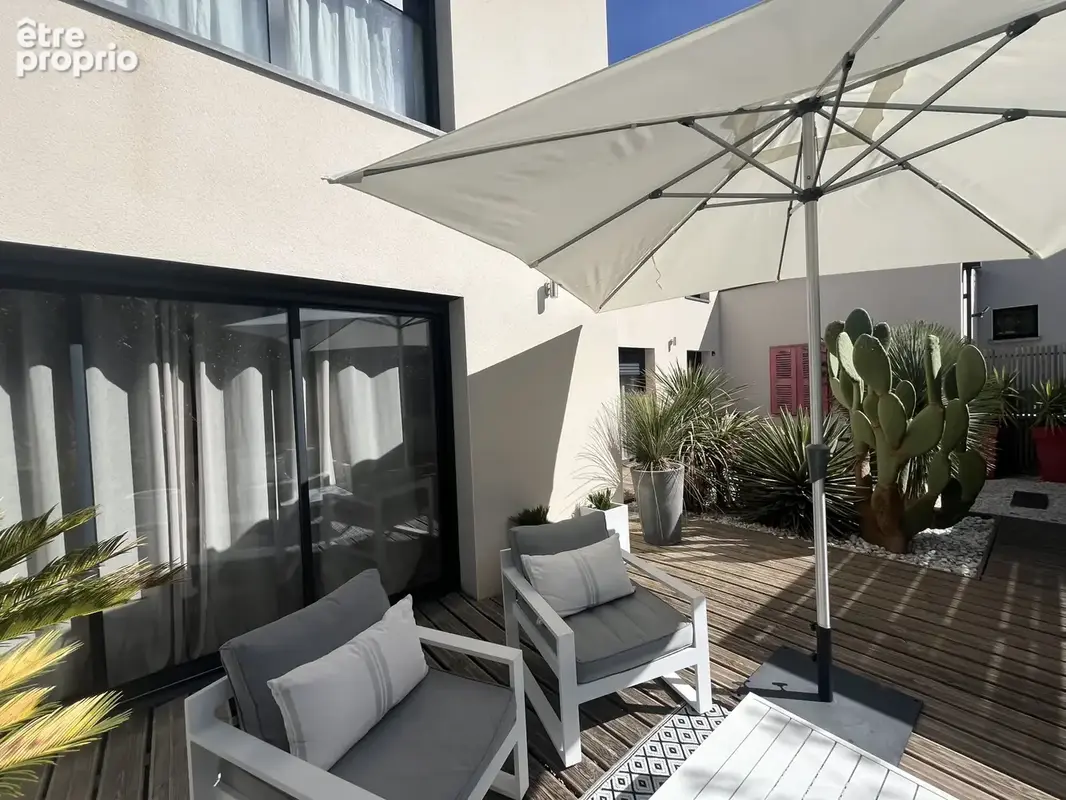 NIMES TOUR MAGNE-EXCLUSIVITE- Maison de ville contemporaine de 107 m2 - photo 4