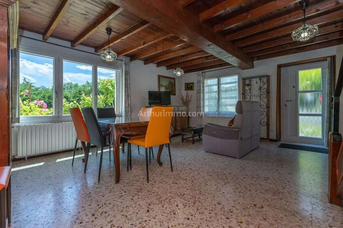 Maison à CREYS-MEPIEU