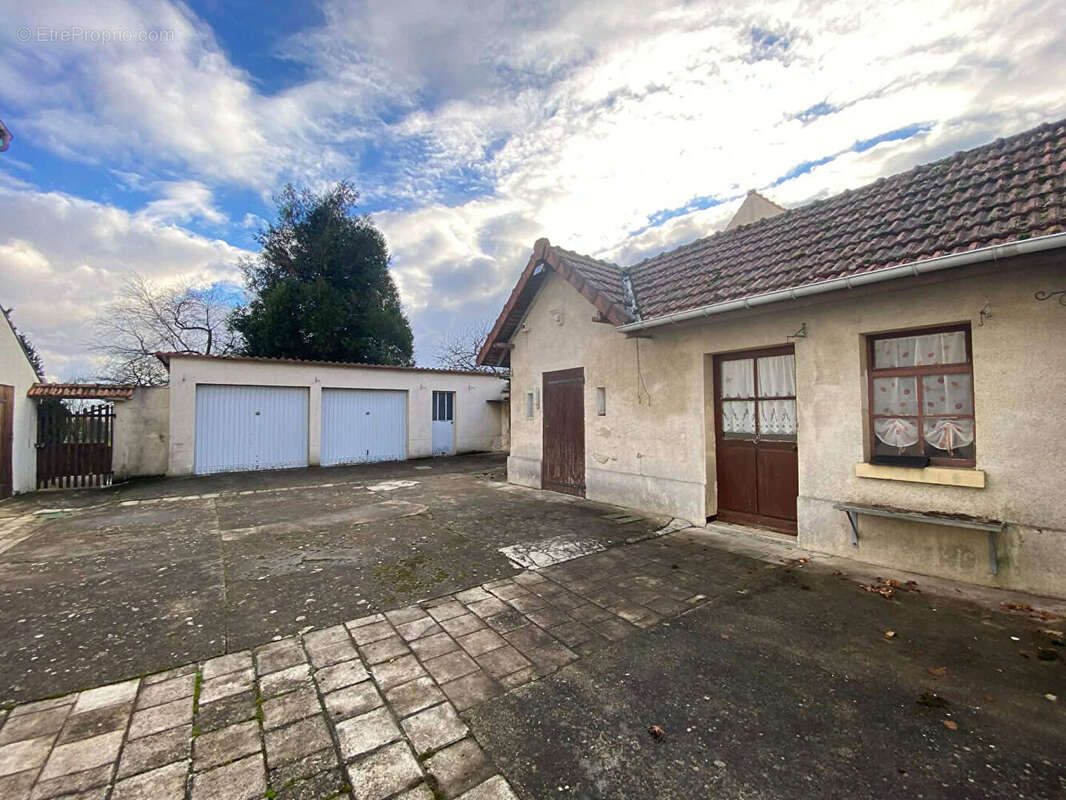 Maison à NEUILLY-SAINT-FRONT