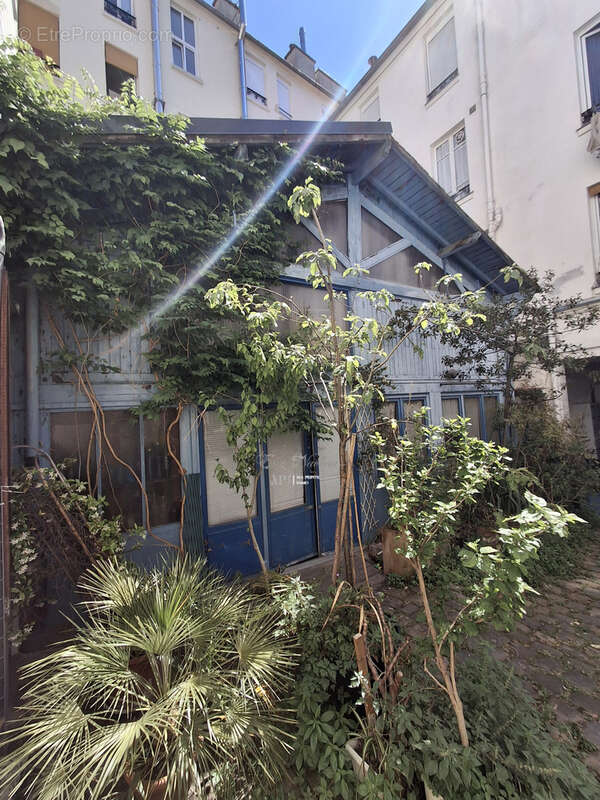 Autre à PARIS-11E