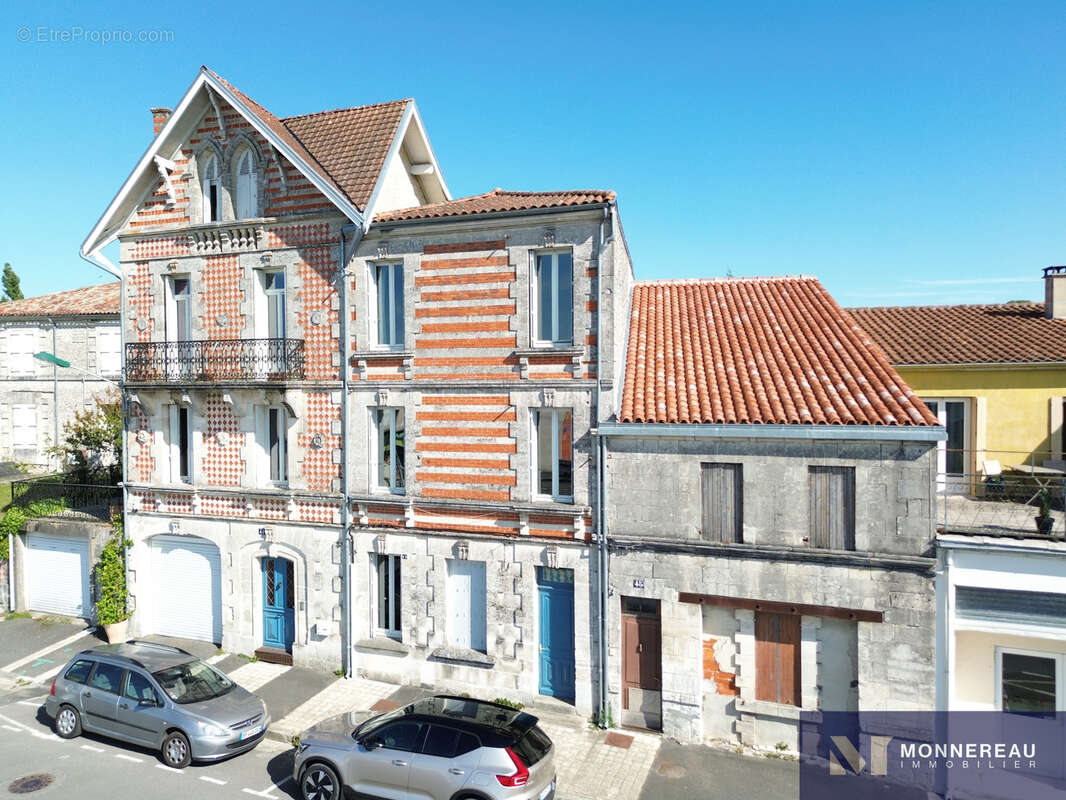 Maison à BARBEZIEUX-SAINT-HILAIRE