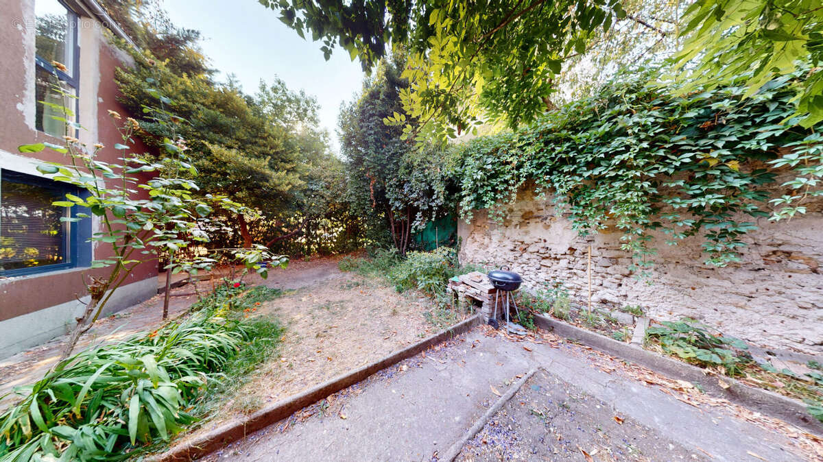 Triangle d'or - eglise de pantin  rare & atypique  loft sur jardin   lumineux  4-5 pieces  100 m² carrez - 130 m² habitable - photo 2