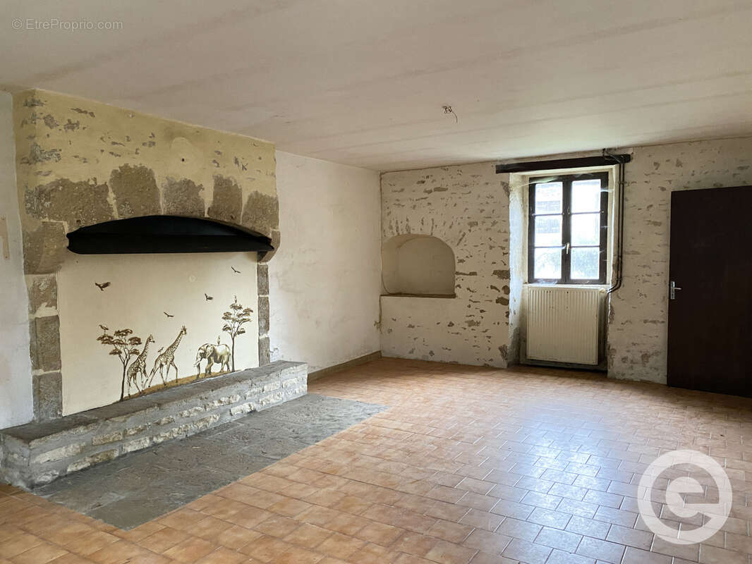 Maison à FONTENAY-PRES-VEZELAY