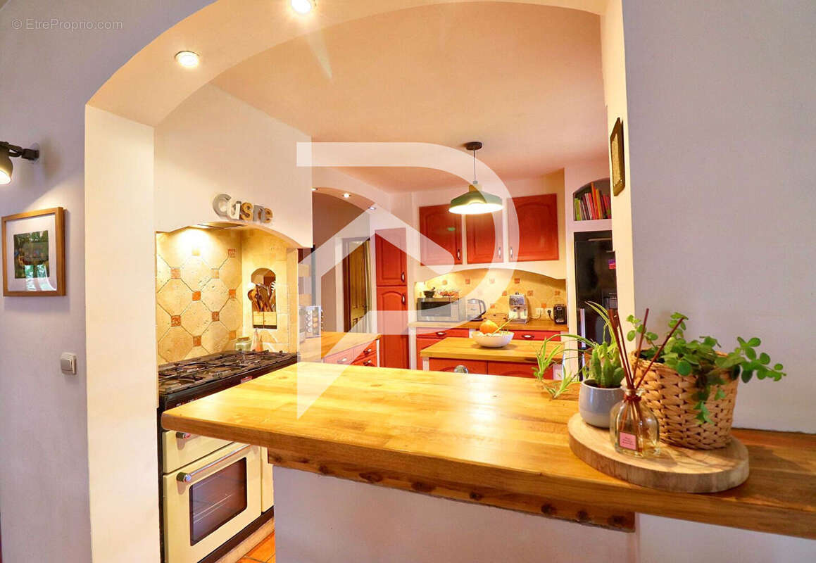 Maison à VINON-SUR-VERDON