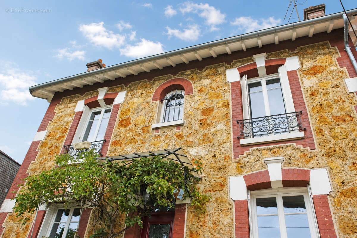 Maison à VERRIERES-LE-BUISSON