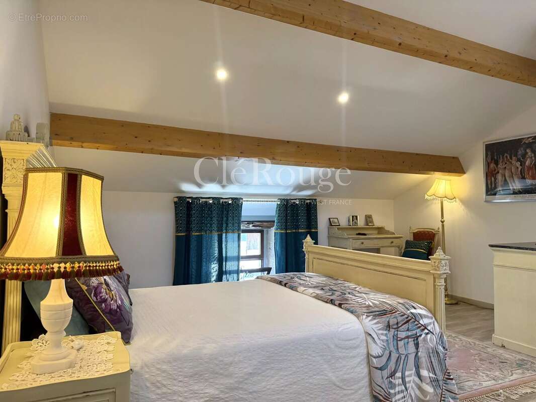 Eymet – Immeuble de rapport au cœur de la bastide avec maison, studio et local commercial - photo 15