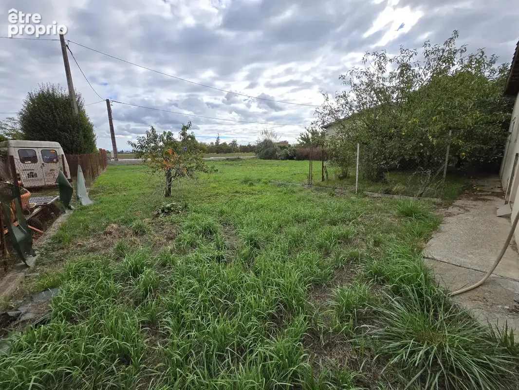 AUTERIVE-Terrain constructible 800 m2 viabilisé - photo 3