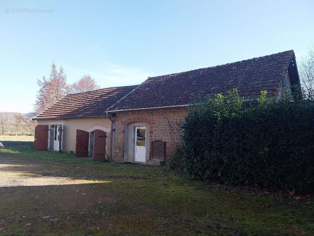 Appartement à SAINT-SYMPHORIEN-DE-MARMAGNE