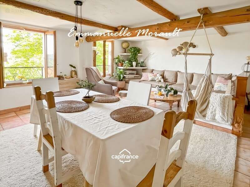 Appartement à BAGNOLS-EN-FORET