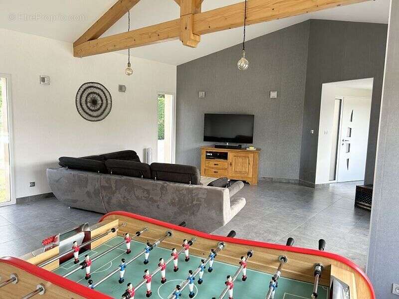 Maison à MONTROND-LES-BAINS