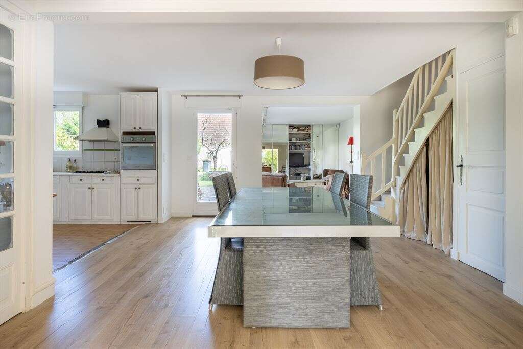 Maison à VERNEUIL-SUR-SEINE