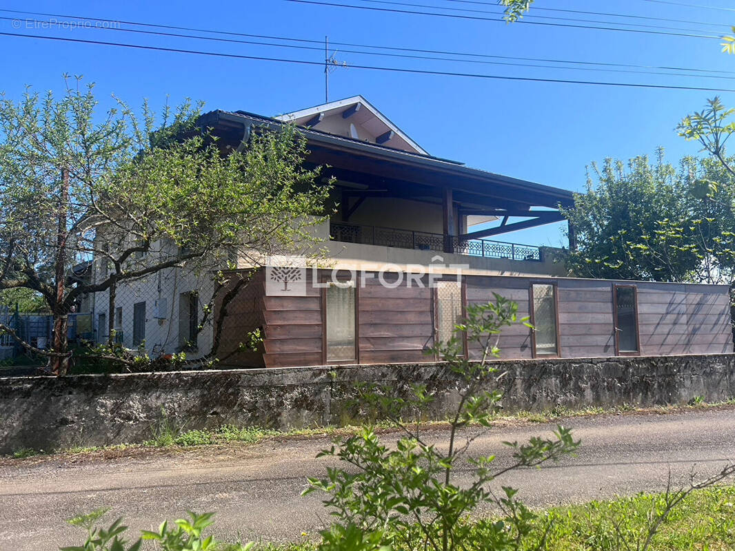 Maison à MARIGNA-SUR-VALOUSE