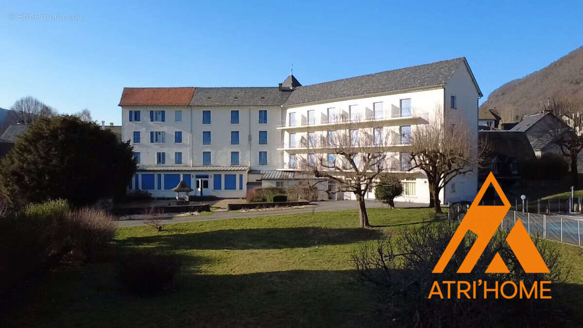 Commerce à VIC-SUR-CERE