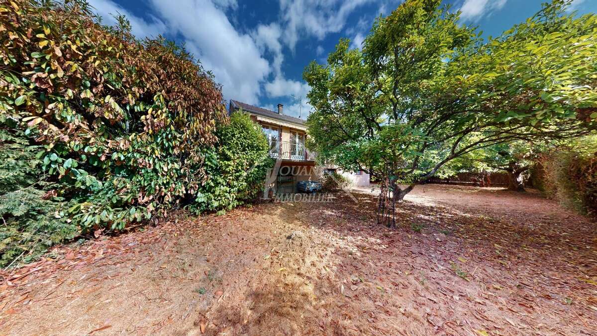 Maison lumineuse de 82 m² à Diou avec jardin - photo 11