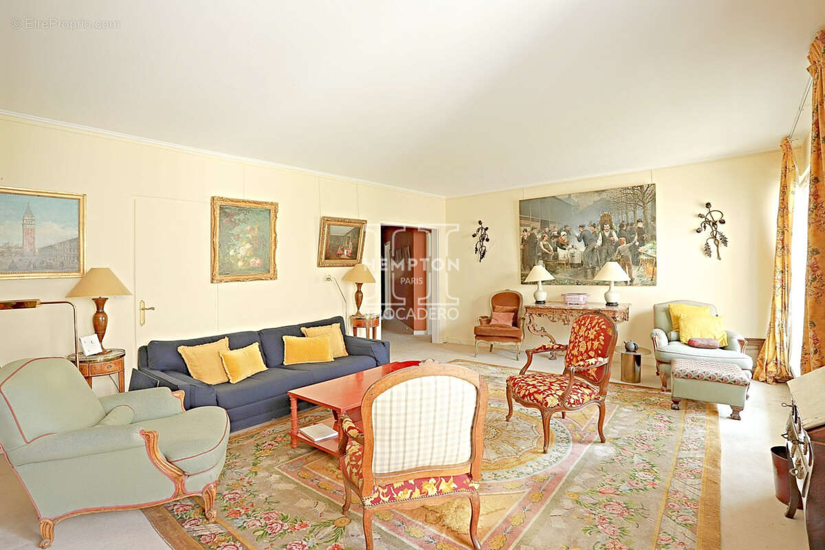 Appartement à PARIS-16E