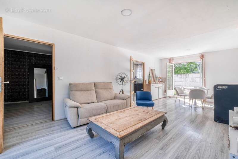 Christophe Michaudelle – EXCLUSIVITE CAPIFRANCE - vous propose à MEAUX proche de toutes commodités à pied : maison - 6 pièces -  - photo 8