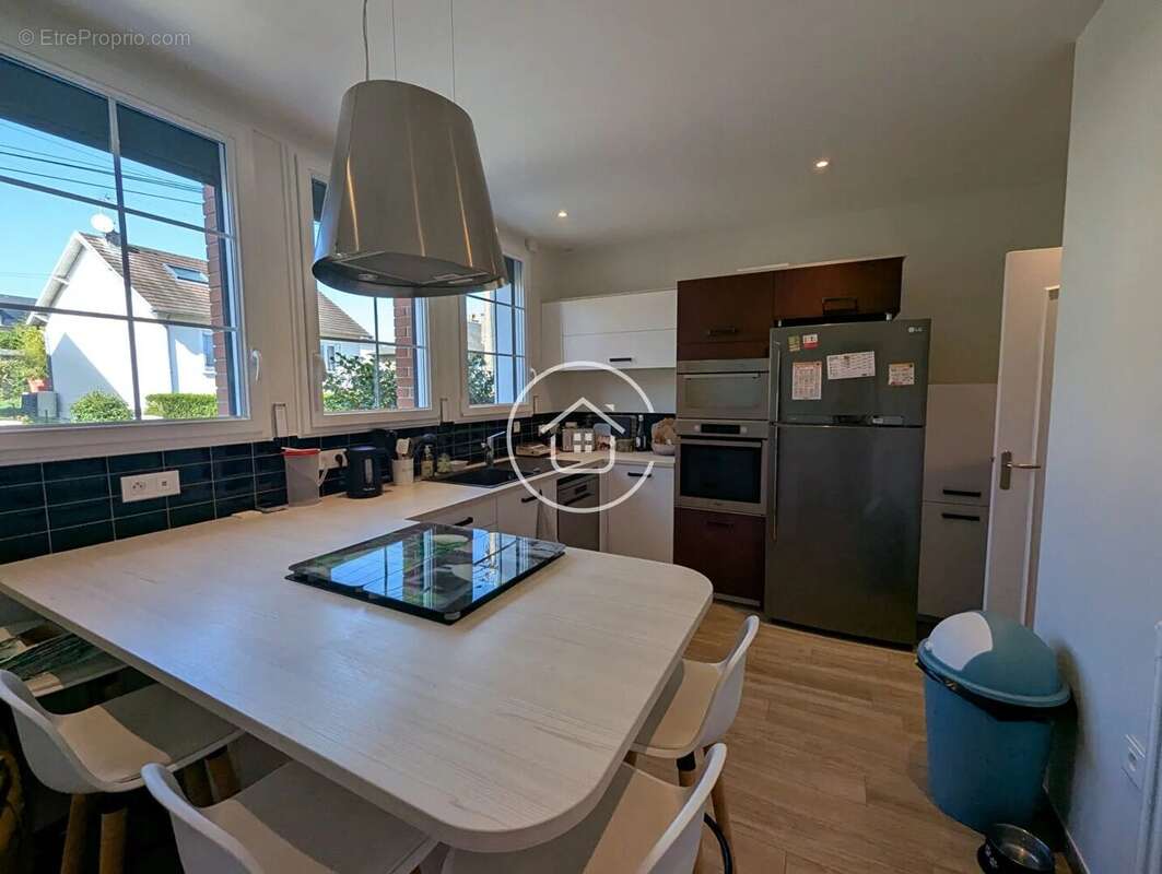 Maison à LA CHAUSSEE-SAINT-VICTOR