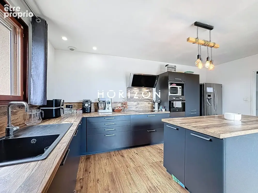 Maison 8 pièces 202 m² à vendre à Saint-Etienne-Sur-Chalaronne (01140) - photo 3