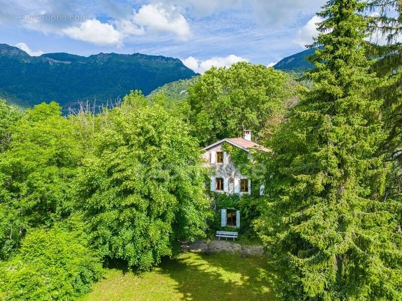 Dpt Ain (01), à vendre proche de GEX  maison P6 de 197 m² - Terrain de 1300 m² - photo 23