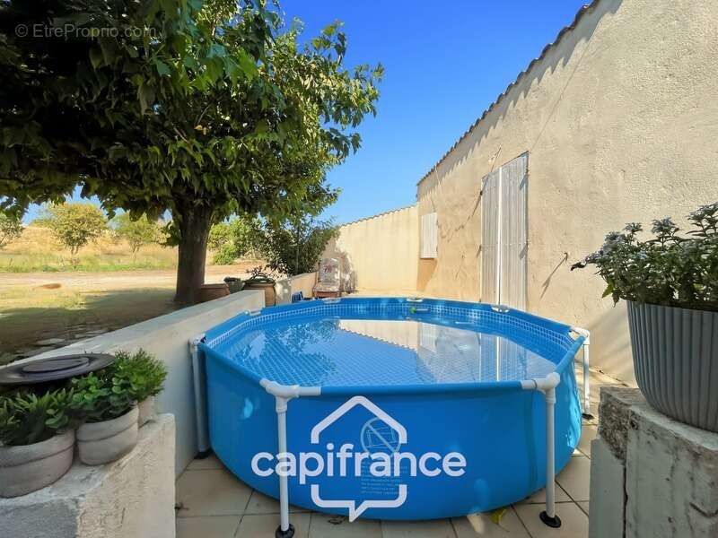 Alleins, maison de plain pied de   83m2 environ établie en zone agricole sur une parcelle de 3 400m2 m2 avec garage attenant - photo 2