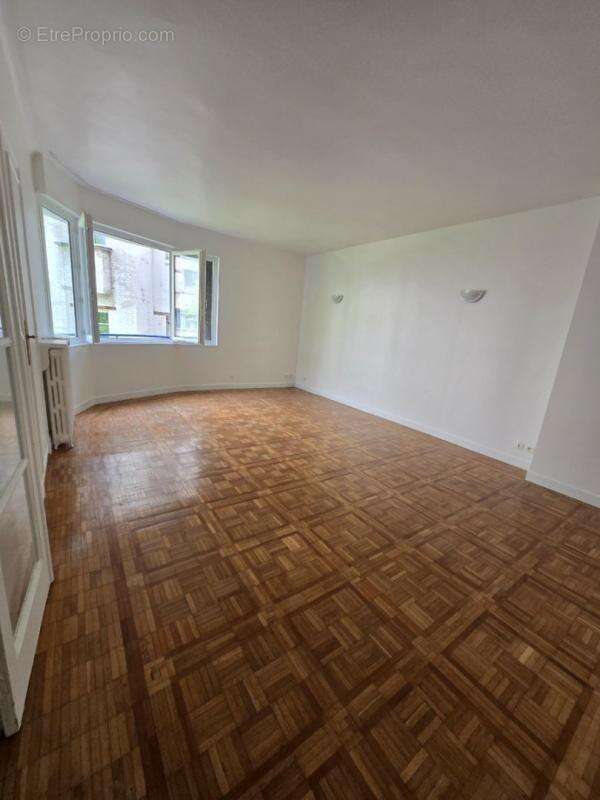 Appartement à PARIS-7E