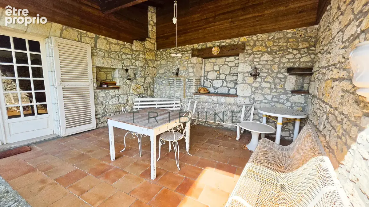 Maison de village en pierres de 230m2 avec jardin et garage - photo 15