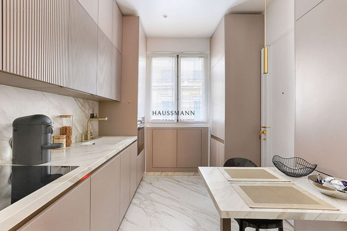 Appartement à PARIS-17E