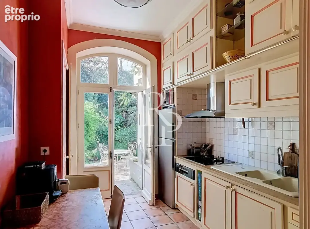Lyon 5e   Saint-Just / La Favorite   Maison de maître de 268 m2 avec jardin et stationnements - photo 5