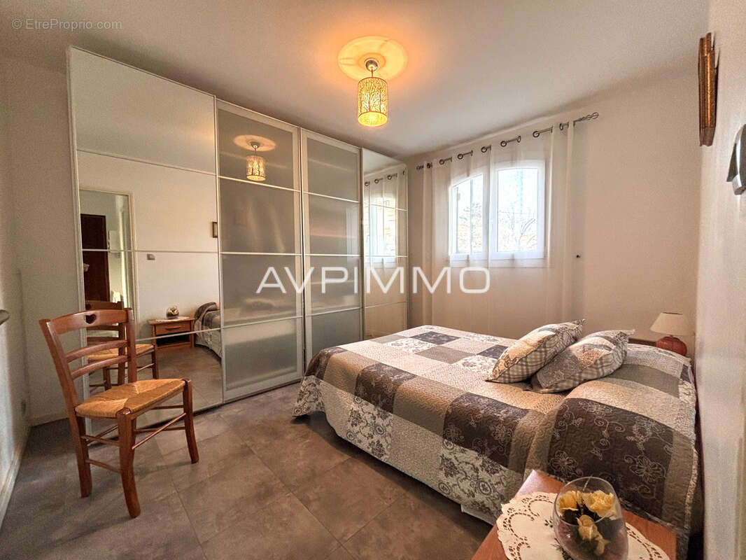 Appartement à SAINT-CYR-SUR-MER
