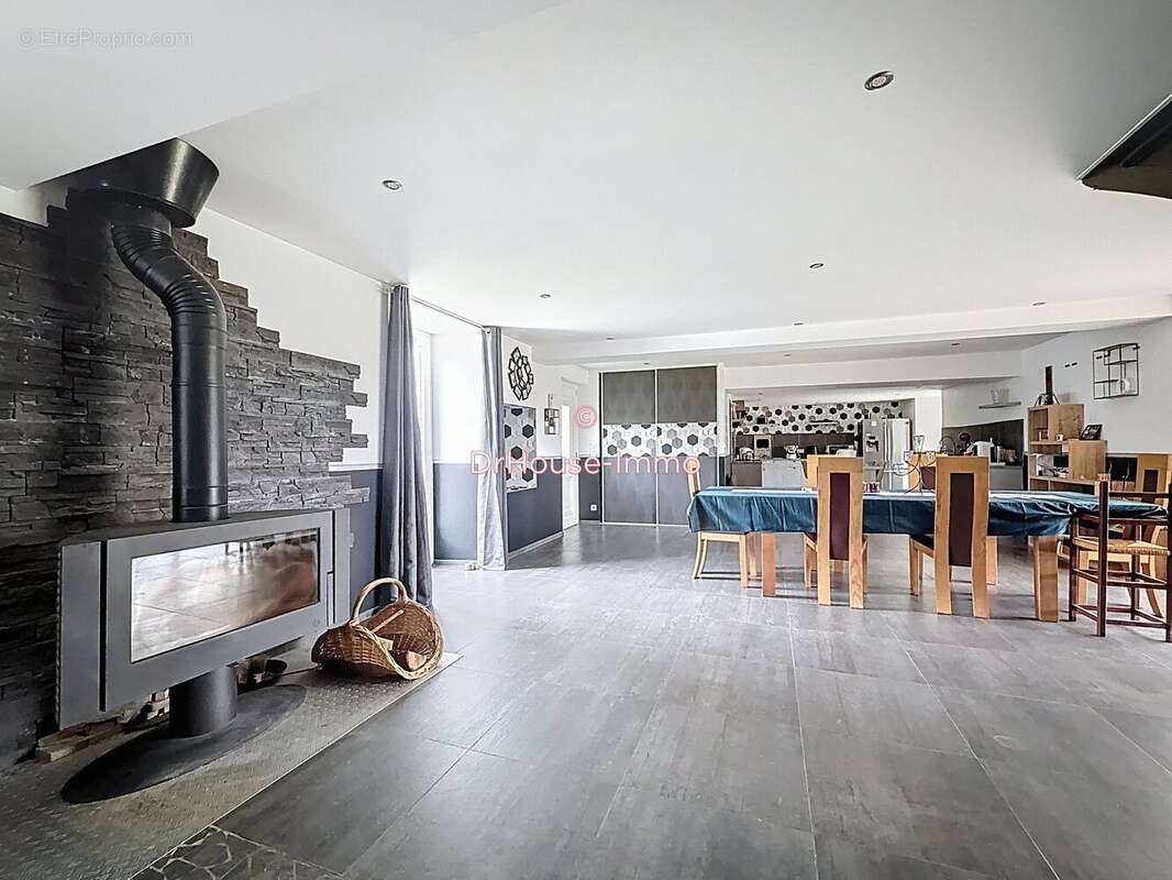 Maison 240 m² à Neuvic  - photo 57