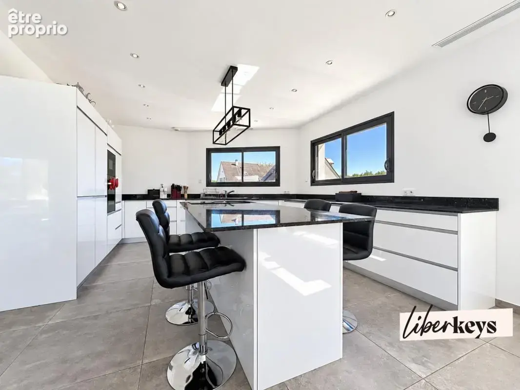 OLIVET Centre (45160) – Maison 250 m², 5 chambres, piscine chauffée et grand garage - photo 6