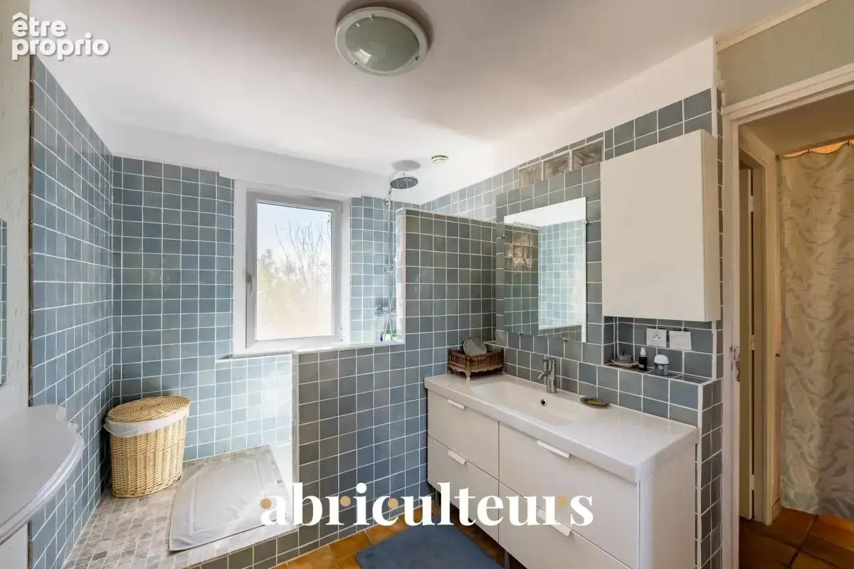 Maison familiale à fort potentiel de 150 m² – Vue panoramique – Piscine et jardin arboré – Seillans - photo 11