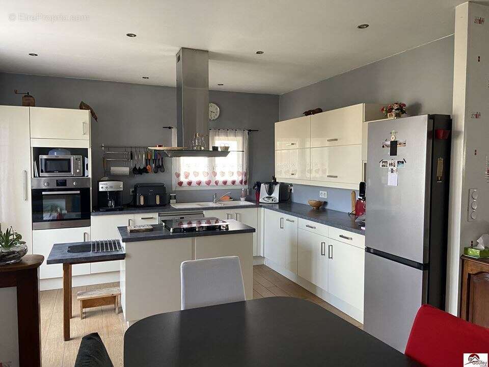Maison 140 m² à Riorges  - photo 6