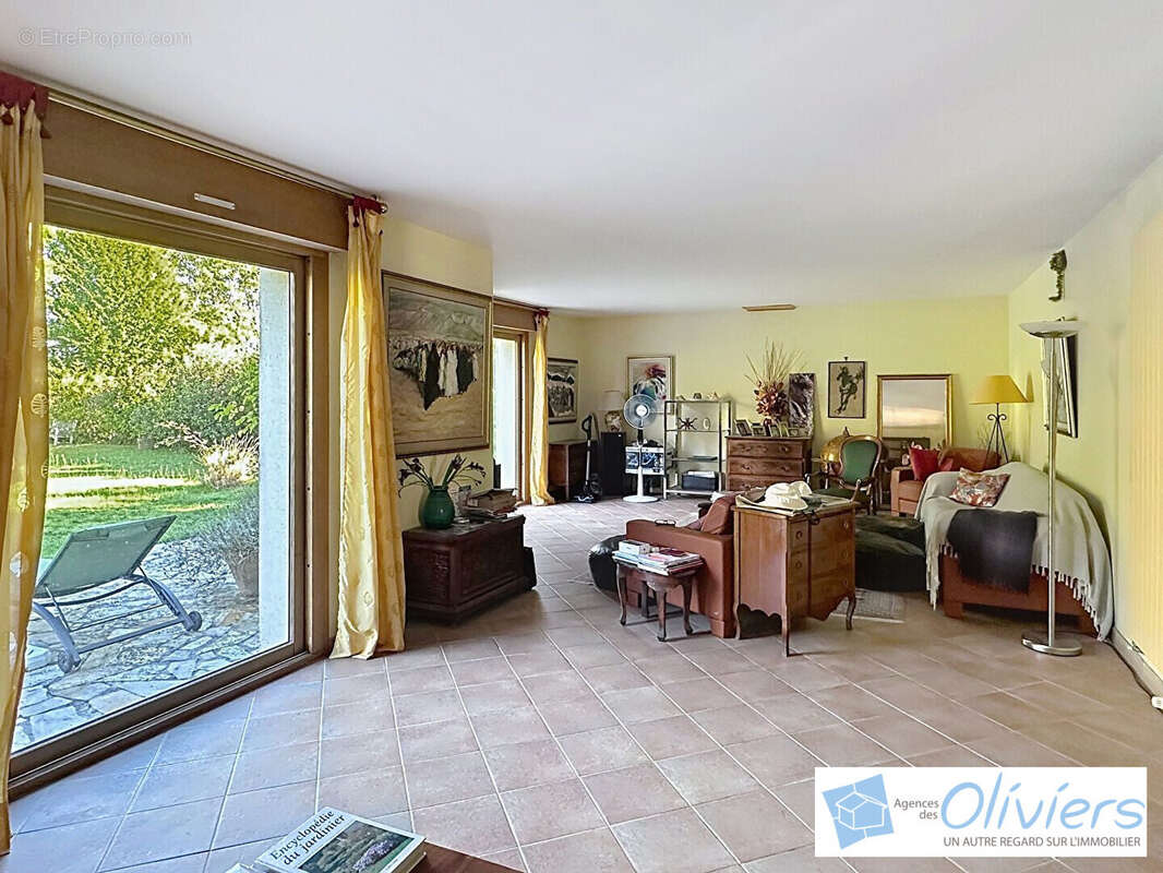 Maison à LA CELLE-LES-BORDES