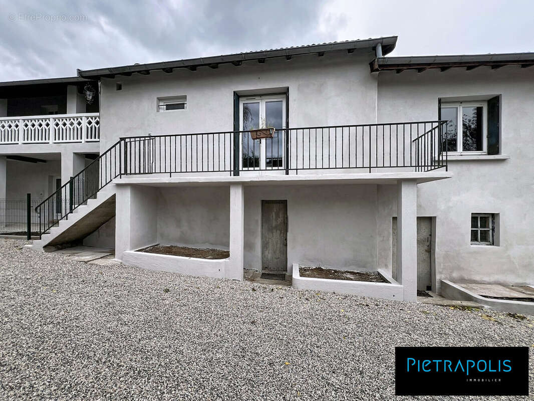 Appartement à GENAY