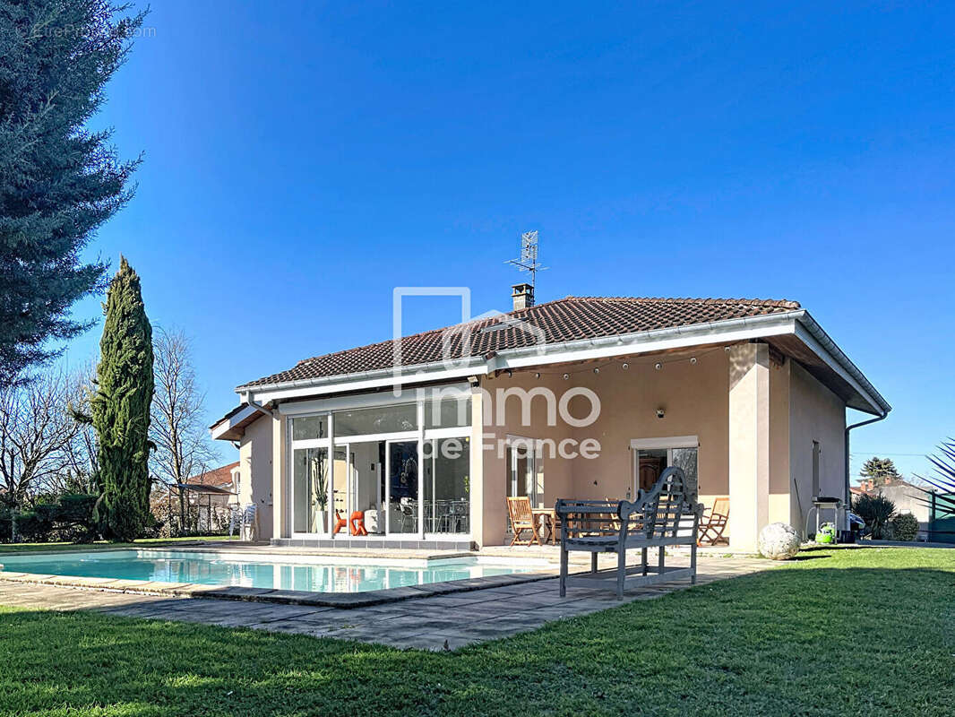 Maison familiale 5 chambres avec piscine sur terrain arboré de 2 000 m² - photo 12