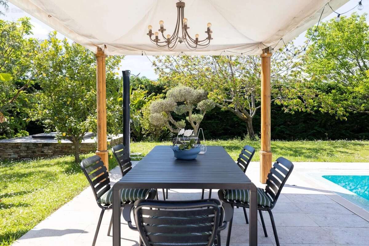 Maison à ROQUEFORT-LES-PINS