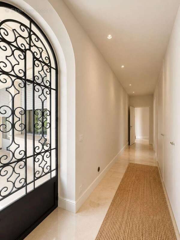 Cannes – appartement d'exception au sein d'une maison bourgeoise – 165 m² – jardin privatif de 260 m² - photo 13